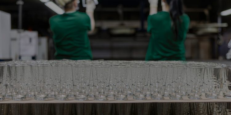 Cyfrowa rewolucja w hucie Trend Glass - jak platforma B2B usprawnia łańcuch dostaw Twojej firmy?