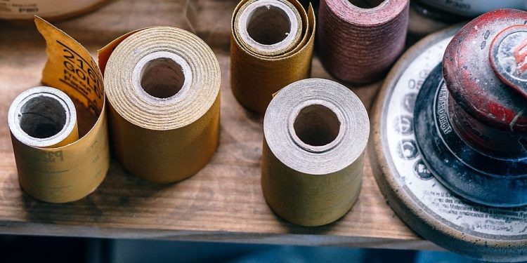 Mistrzowska hydroizolacja, czyli jak używać taśmy butylowej, by zapomnieć o przeciekach?