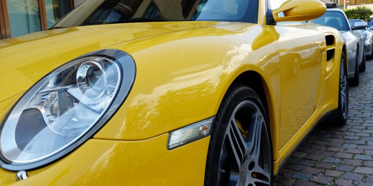 Lustrzane odbicie bez poprawek – kompletny przewodnik po aplikacji lakierów bezbarwnych dla amatorów i profesjonalistów